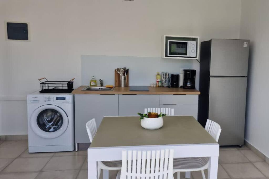 Joli T2 En Bas De Villa Vue Jardin Et Mer Vieux-Habitants Eksteriør bilde