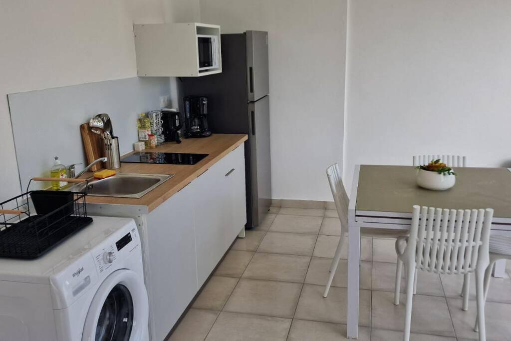 Joli T2 En Bas De Villa Vue Jardin Et Mer Vieux-Habitants Eksteriør bilde